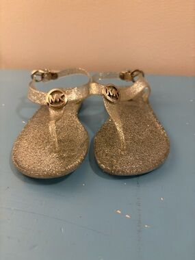 Michael Kors Girls' Silver Glitter Jelly Thong Sandals with MK Medallions